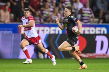 Wigan Warriors 'dan Jai Field, 25. Betfred Süper Lig karşılaşmasında Wigan Warriors' a karşı Hull KR maçı sırasında 6 Eylül 2024 'te Wigan, İngiltere' deki Brick Community Stadyumu 'nda mola verdi.