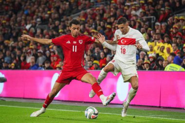 Galler 'den Brennan Johnson, 6 Eylül 2024' te Cardiff City Stadyumu 'nda UEFA Uluslar Ligi - B-Grubu 4 - Galler-Türkiye maçı sırasında Trkiye' li Mert Mldr 'ü bertaraf etti.