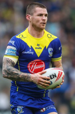Warrington Wolves takımından John Bateman, 7 Eylül 2024 'te Warrington Jones Stadyumu' nda oynanan 25. Warrington Wolves - St Helens maçında topu bırakıyor.