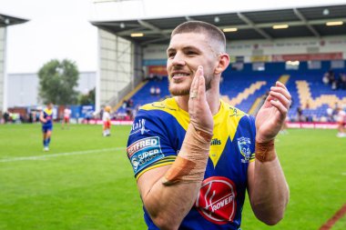 Danny Walker of Warrington Wolves applauds the home fans after the Betfred Super League Round 25 match Warrington Wolves vs St Helens at Halliwell Jones Stadium, Warrington, United Kingdom, 7th September 2024 clipart