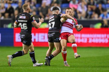 Hull KR 'dan Mikey Lewis, Wigan Warriors' dan Tom Forber 'dan 25. Betfred Süper Lig karşılaşmasında Wigan Warriors' a karşı Hull KR maçında 6 Eylül 2024 'te Wigan, İngiltere' deki The Brick Community Stadyumu 'nda bir hücum hakkı kazandı.