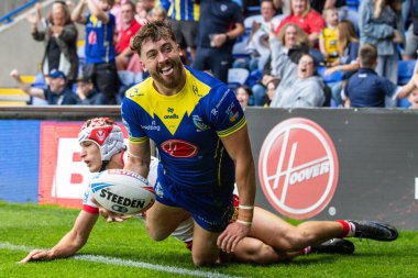 Warrington Wolves 'tan Matty Ashton, 7 Eylül 2024' te İngiltere 'nin Warrington kentinde oynanan 25. Warrington Wolves-St Helens maçında 4-2' lik Betfred Süper Ligi karşılaşmasını kutluyor.
