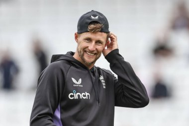İngiltere 'den Joe Root, 3. Rothesay Deneme Maçı' nda gülümsüyor. İngiltere - Sri Lanka - Kia Oval, Londra, Birleşik Krallık, 8 Eylül 2024
