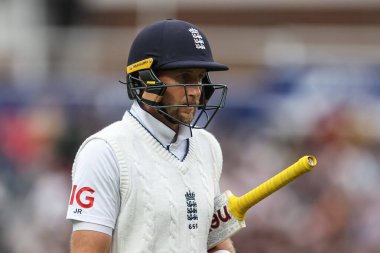 İngiltere 'den Joe Root, 3. Rothesay Test Maçı 1. İngiltere - Sri Lanka maçı sırasında 6 Eylül 2024' te Londra, Kia Oval 'da görevden alındı.