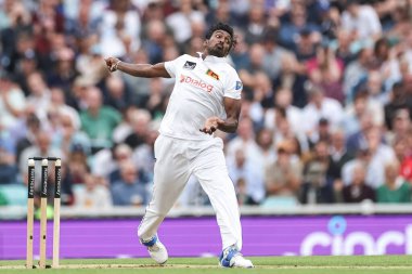 Sri Lanka 'dan Milan Rathnayake topu 3. Rothesay Test Maçı' nda veriyor. 2. İngiltere - Sri Lanka maçı, Kia Oval, Londra, İngiltere, 7 Eylül 2024
