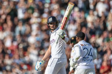 İngiltere 'den Jamie Smith, 3. Rothesay Test Maçı' nda (50 koşu) yarım yüzyıl (50 koşu) kutluyor.