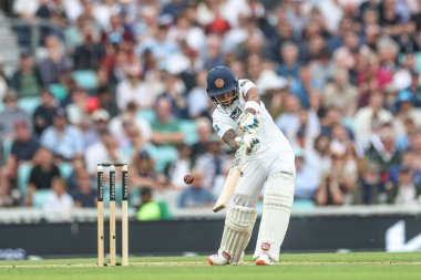 Sri Lanka 'dan Pathum Nissanka, 3. Rothesay Test Maçı 4. Gün İngiltere - Sri Lanka maçında 9 Eylül 2024' te Londra, Kia Oval 'da bir koşu yapıyor.