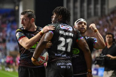 Wigan Warriors 'dan Junior Nsemba, 6 Eylül 2024' te Wigan Warriors vs Hull KR 'a karşı oynadığı Betfred Süper Lig karşılaşmasında şansını kutluyor.