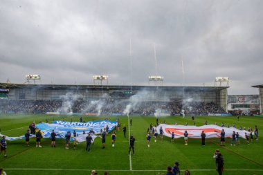 Betfred Süper Lig 25. Maçı öncesinde havai fişekler atıldı. Warrington Wolves, St. Helens 'e karşı Halliwell Jones Stadyumu, Warrington, İngiltere, 7 Eylül 2024