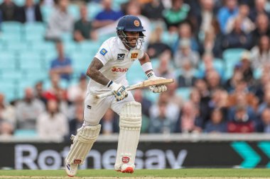 Sri Lanka 'dan Pathum Nissanka, 3. Rothesay Test Maçı 4. Gün İngiltere - Sri Lanka maçında 9 Eylül 2024' te Londra, Kia Oval 'da bir koşu yapıyor.