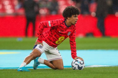 Maç öncesi ısınma öncesinde İngiltere 'den Rico Lewis UEFA Uluslar Ligi - B Grubu 2 İngiltere - Finlandiya Wembley Stadyumu, Londra, Birleşik Krallık, 10 Eylül 2024