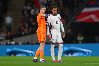 İngiltere 'den Jordan Pickford, İngiltere' den Levi Colwill 'e UEFA Uluslar Ligi - B Grubu 2 İngiltere - Finlandiya - Wembley Stadyumu, Londra, Birleşik Krallık, 10 Eylül 2024