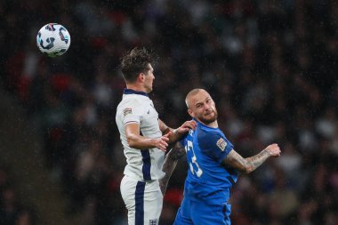 Finlandiya 'dan Adam Sthl topu İngiltere' den John Stones 'un önünde UEFA Uluslar Ligi - B Grubu 2 İngiltere - Finlandiya - Wembley Stadyumu, Londra, Birleşik Krallık, 10 Eylül 2024