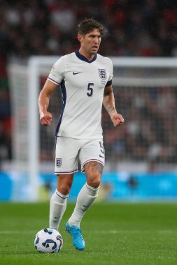 İngiltere 'den John Stones, 10 Eylül 2024' te Wembley Stadyumu 'nda oynanan UEFA Uluslar Ligi - B Grubu 2.