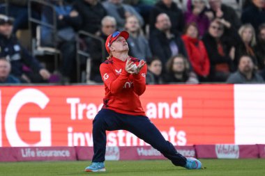 İngiltere 'den Jordan Cox, 11 Eylül 2024' te Utilita Bowl, Southampton, İngiltere 'de oynanan 1. Vitality IT20 Serisi karşılaşmasında Travis Head' i yakaladı.