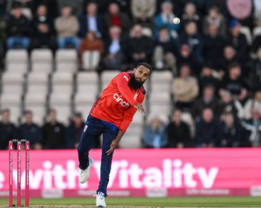 İngiliz Adil Rashid, 11 Eylül 2024 'te İngiltere' nin Avustralya 'ya karşı oynadığı The Utilita Bowl, Southampton, İngiltere 1.