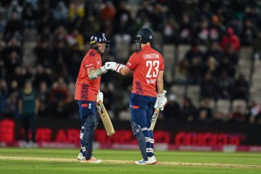 İngiltere 'den Sam Curran, 11 Eylül 2024' te Utilita Bowl, Southampton, İngiltere 'de oynanan 1. Vitality IT20 Serisi maçında 6' ya vurduktan sonra İngiliz Liam Livingston 'ı yumrukladı.