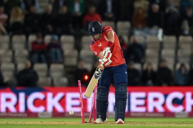 İngiliz Liam Livingston, 1. Vitality IT20 Serisi 'nde Avustralya' ya karşı The Utilita Bowl, Southampton, İngiltere 'de 11 Eylül 2024' te oynanan karşılaşmada Avustralyalı Josh Hazlewood tarafından şaşkına çevrildi.