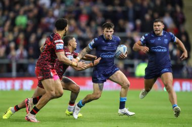 Hull KR 'dan Oliver Gildart, 13 Eylül 2024' te Leigh Spor Köyü 'nde oynanan Betfred Süper Lig 26. Raundda Leigh Leopards' a karşı Hull KR maçında topa vuruyor.