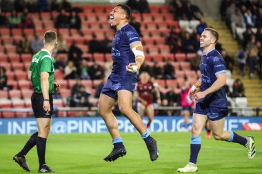 Hull KR 'dan Sauaso Sue, 13 Eylül 2024' te Leigh Spor Köyü 'nde oynanan Betfred Süper Lig 26. Raundda Leigh Leopards vs Hull KR maçında 0-14' lük galibiyetini kutluyor.