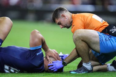 Ryan Hall of Hull KR, 13 Eylül 2024 'te Leigh Spor Köyü' nde oynanan Betfred Süper Lig 26. Raundu 'nda Leigh Leopards' a karşı Hull KR maçında başıyla yere yığıldı.