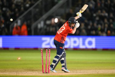 İngiltere 'den Jordan Cox, 13 Eylül 2024' te İngiltere ile Sophia Gardens Cricket Ground, Cardiff 'te oynanan Second Vitality IT20 Serisi sırasında Sean Abbott tarafından atıldı.