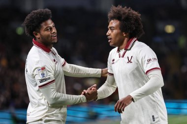 Sheffield United takımından Sam McCallum, 13 Eylül 2024 'te İngiltere' nin Hull City-Sheffield United maçında Sheffield United takımına karşı oynanan maçta Sheffield United takımından Rhian Brewster ile 0-2 'lik galibiyetini kutluyor.