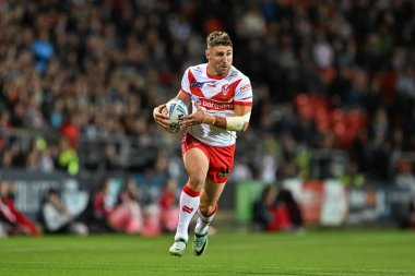 St. Helens takımından Tommy Makinson, 13 Eylül 2024 'te St Helens - Castleford Tigers maçında forvete giriyor.