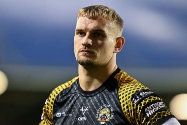 Castleford Tigers takımından Luke Hooley, 13 Eylül 2024 'te St Helens - Castleford Tigers maçında Betfred Süper Lig 26. Raundunun önünde ısınıyor.