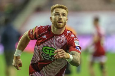Wigan Warriors takımından Adam Keighran, Betfred Süper Lig 26. Raundda Wigan Warriors - Leeds Rhinos maçında 13 Eylül 2024 'te Wigan Stadyumu, Wigan, İngiltere' de oynanan maçta ısındı.