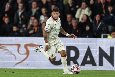 Sheffield United takımından Gustavo Hamer, 13 Eylül 2024 tarihinde İngiltere 'nin Hull şehrindeki MKM Stadyumu' nda oynanan Hull City-Sheffield United maçında topu düşürüyor.