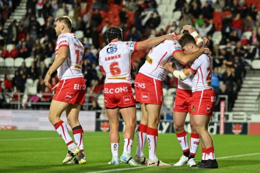 St. Helens 'ten Jake Burns, Betfred Süper Lig 26. Turu' nda St Helens - Castleford Tigers maçında St Helens 'in Wicked Stadyumu, St Helens, Birleşik Krallık, 13 Eylül 2024' te oynadığı 4-0 St Helens maçını kutluyor.