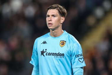 Hull City 'den Ivor Pandur 13 Eylül 2024' te İngiltere 'nin Hull Stadyumu' nda Hull City ve Sheffield United arasındaki Sky Bet Şampiyonası maçına bakıyor.