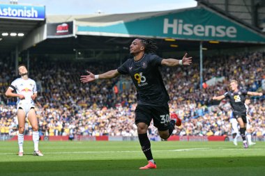 Burnley 'den Luca Koleosho, 14 Eylül 2024' te Leeds United ile Burnley arasında oynanan Sky Bet Şampiyonası maçında 0-1 Burnley 'e ulaşma hedefini kutluyor.