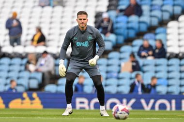 Burnley 'den Vclav Hladk, 14 Eylül 2024' te Leeds United ve Burnley arasındaki Sky Bet Şampiyonası karşılaşması öncesinde ısınıyor.