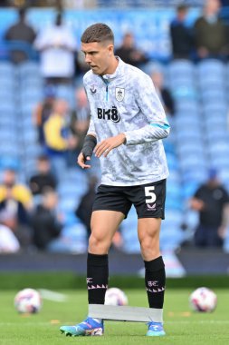 Burnley 'den Maxime Estve, Leeds United' ın 14 Eylül 2024 'te Elland Road, Leeds, İngiltere' de oynadığı Sky Bet Şampiyonası karşılaşması öncesinde ısınıyor.