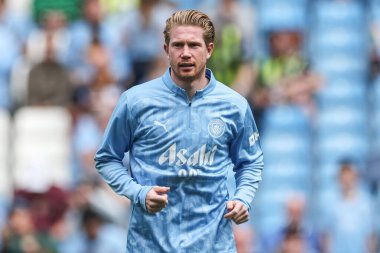 Manchester City 'den Kevin De Bruyne Premier League maçında ısınma turunda Manchester City, Etihad Stadyumu' nda Brentford 'a karşı 14 Eylül 2024