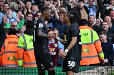 Burnley 'den Luca Koleosho, 14 Eylül 2024' te Leeds United ile Burnley arasında oynanan Sky Bet Şampiyonası maçında 0-1 Burnley 'e ulaşma hedefini kutluyor.