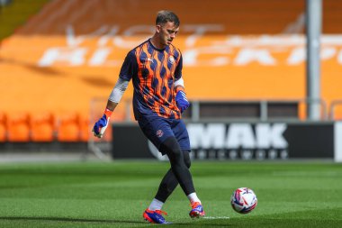 Blackpool 'dan Harry Tyrer, Blackpool, İngiltere' deki Bloomfield Road, Blackpool 'da oynanan Sky Bet 1 maçı öncesinde ısınma turunda...