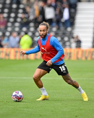 Marcus HARNESS, 14 Eylül 2024 'te İngiltere' nin Pride Park Stadyumu 'nda oynanan Derby County - Cardiff City maçında ısınmaya başladı.