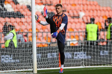 Blackpool 'dan Harry Tyrer, Blackpool, İngiltere' deki Bloomfield Road, Blackpool 'da oynanan Sky Bet 1 maçı öncesinde ısınma turunda...