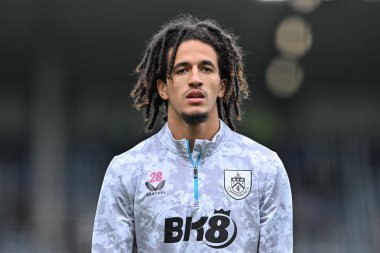 Burnley 'den Hannibal Mejbri, 14 Eylül 2024' te Leeds United ile Burnley arasındaki Sky Bet Şampiyonası karşılaşması öncesinde ısınıyor.