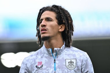 Burnley 'den Hannibal Mejbri, 14 Eylül 2024' te Leeds United ile Burnley arasındaki Sky Bet Şampiyonası karşılaşması öncesinde ısınıyor.