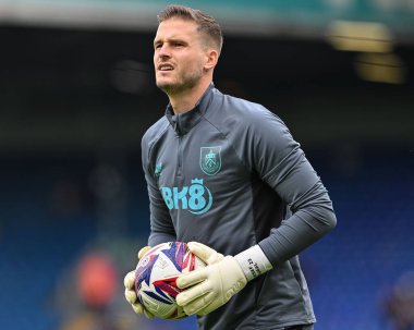 Burnley 'den Vclav Hladk, 14 Eylül 2024' te Leeds United ve Burnley arasındaki Sky Bet Şampiyonası karşılaşması öncesinde ısınıyor.