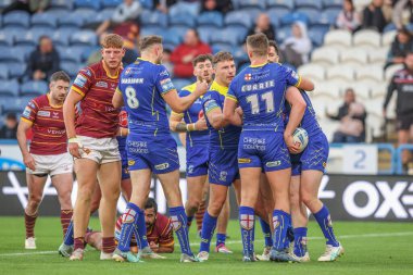 Warrington Wolves 'tan Matty Nicholson, Betfred Süper Lig 26. Raundda John Smith Stadyumu' nda Huddersfield Giants ve Warrington Wolves maçında denemesini kutluyor.