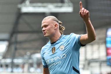 Manchester City 'den Erling Haaland, Premier League maçında Manchester City ile Brentford arasındaki maçı 1-1 kazanma hedefini kutluyor. Etihad Stadyumu, Manchester, İngiltere, 14 Eylül 2024