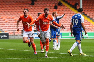 Blackpool 'dan James Husband, 14 Eylül 2024' te Bloomfield Road, Blackpool 'da oynanan Blackpool - Exeter City maçında 2-1 kazanma hedefini kutluyor.