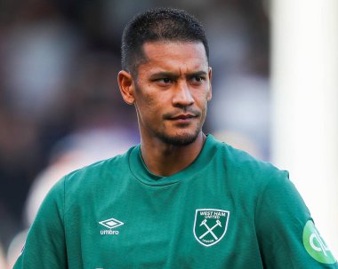 West Ham United takımından Alphonse Areola, Premier League maçından önce, Fulham - West Ham United maçını Londra, Craven Cottage 'da, 14 Eylül 2024' te izledi.