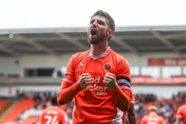 Blackpool 'dan James Husband, 14 Eylül 2024' te Bloomfield Road, Blackpool 'da oynanan Blackpool - Exeter City maçında 2-1 kazanma hedefini kutluyor.
