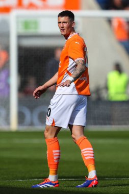 Blackpool takımından Oliver Casey, Blackpool - Exeter City maçı sırasında Bloomfield Road, Blackpool, İngiltere 'de 14 Eylül 2024